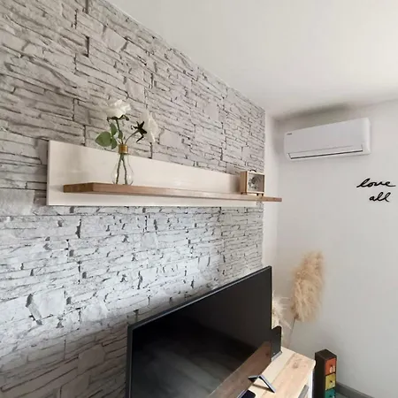 Modern Cave Apartman *