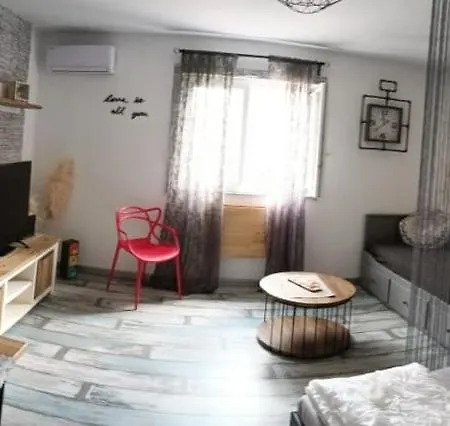 Modern Cave * ספליט