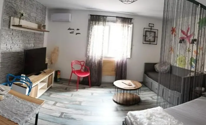 Modern Cave * ספליט